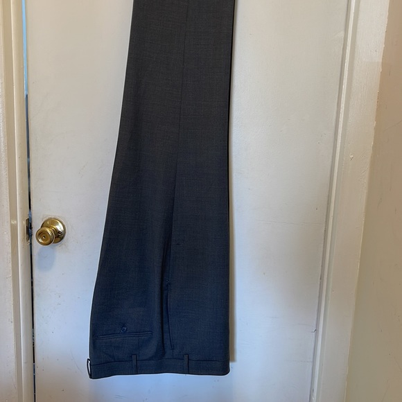 Men’s suit in gray colored by Michael Strahan. - Picture 9 of 13